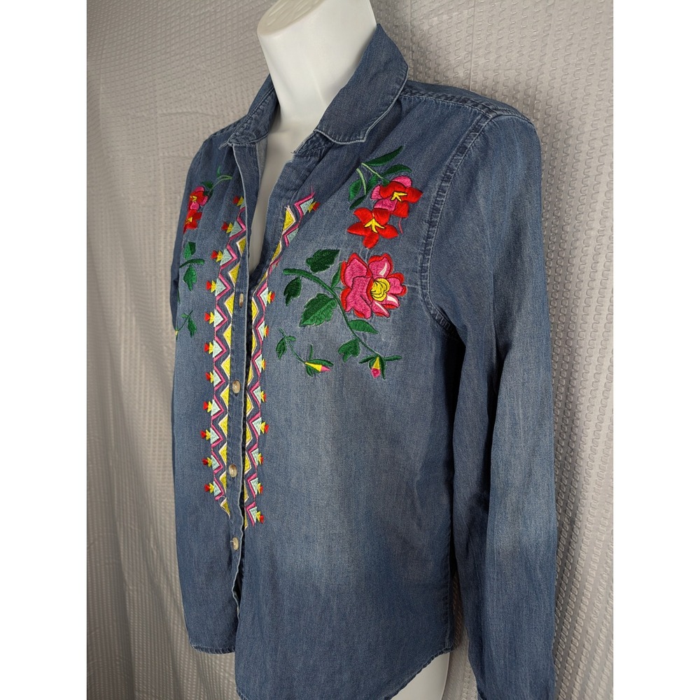 Westbound Embroidered Floral Chambray Denim Button Front Shirt Women Medium Boho - Picture 3 of 12